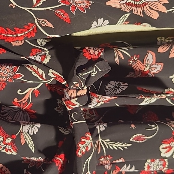 - Banana Republic Size 4 Fall Midi Dress With Flowers - Picture 3 of 9